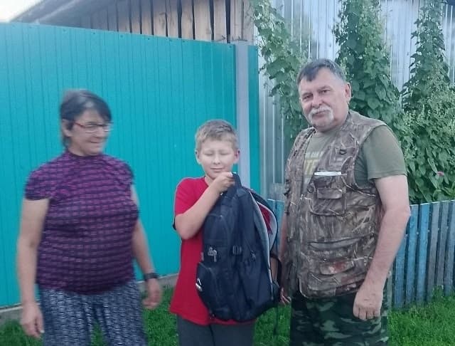 В Арыкском поселении собрали ребёнка в школу