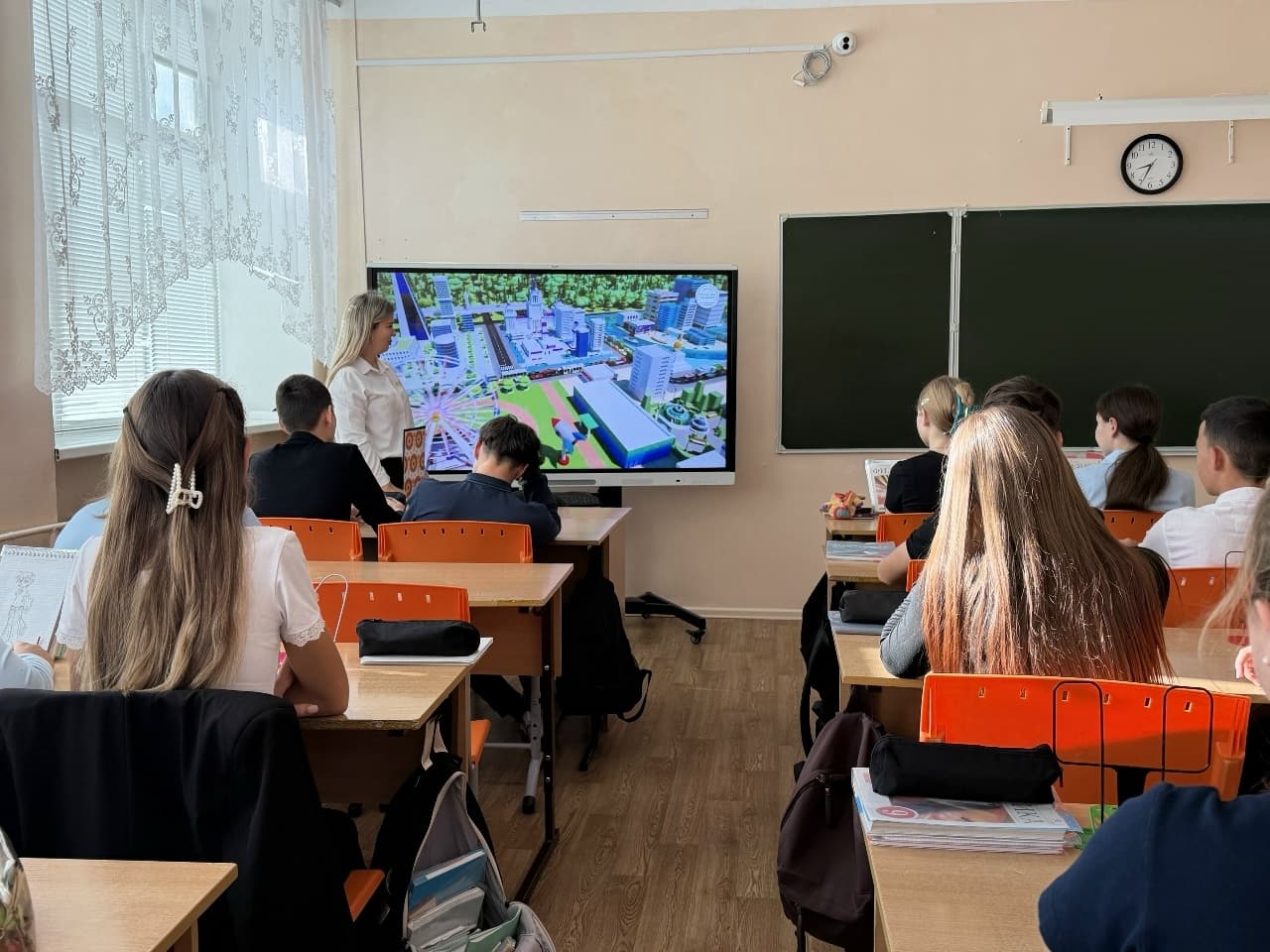 Советник лицея Малмыжа провела занятие по профориентации для девятиклассников