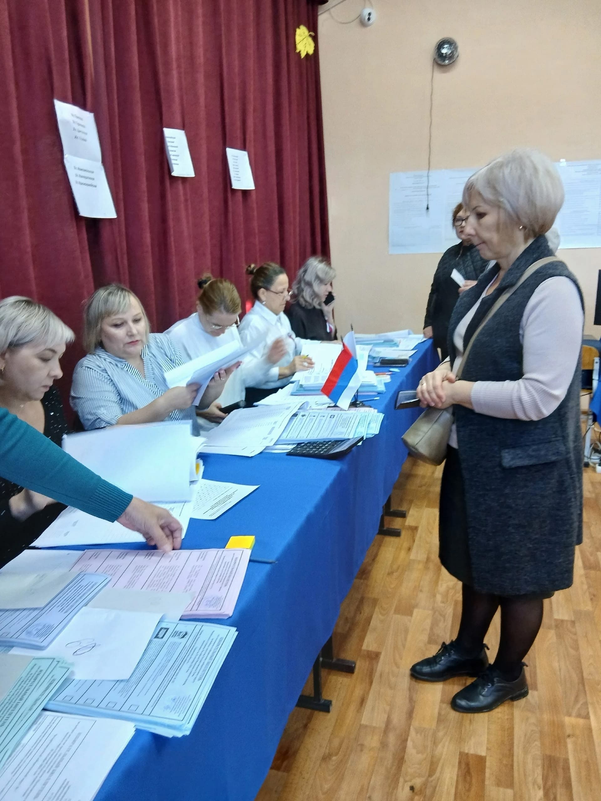 На избирательном участке №687 за 15 минут проголосовали 12 человек