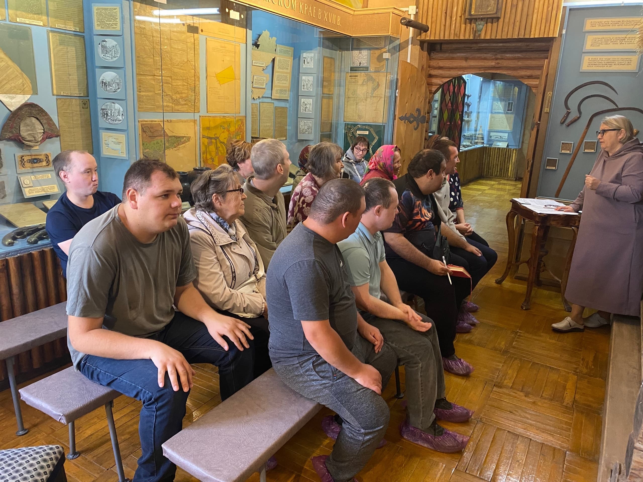 Получатели соцуслуг посетили Малмыжский краеведческий музей