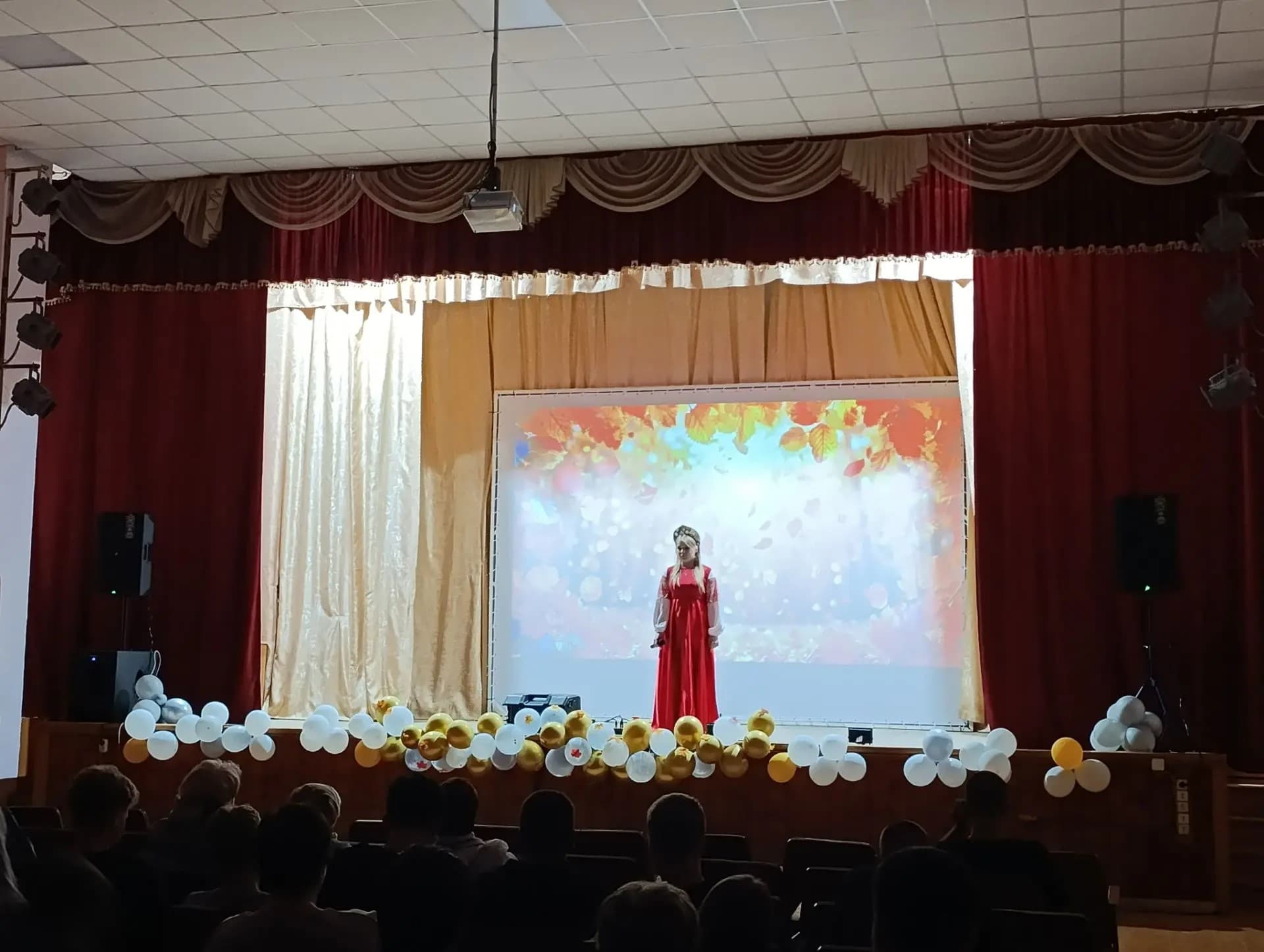 В техникуме прошёл концерт ко Дню пожилого человека