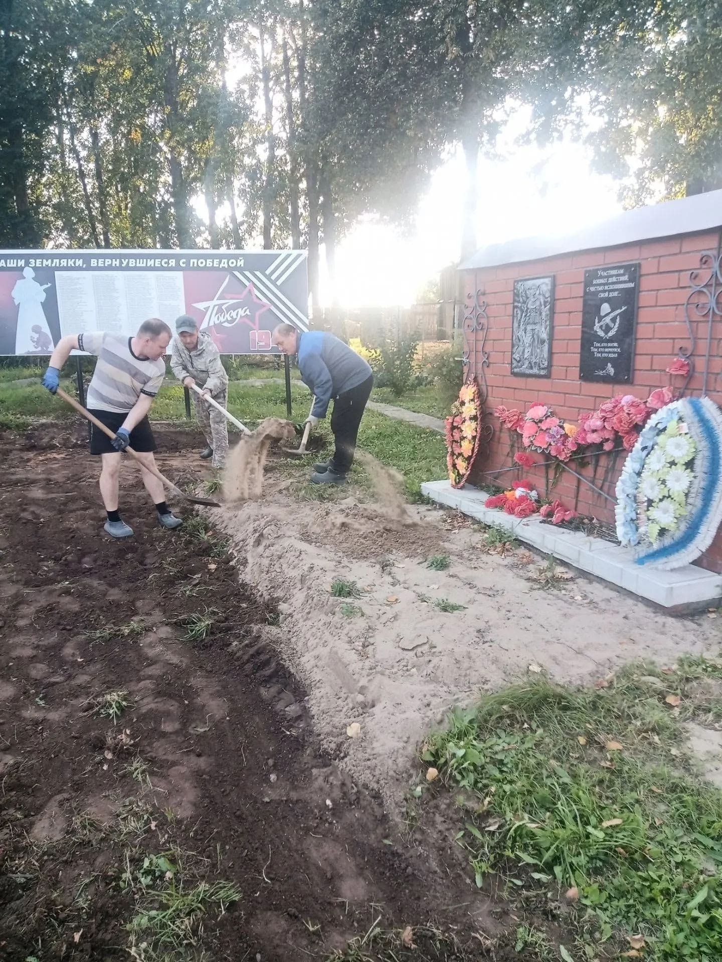 В селе Рожки благоустраивают мемориал