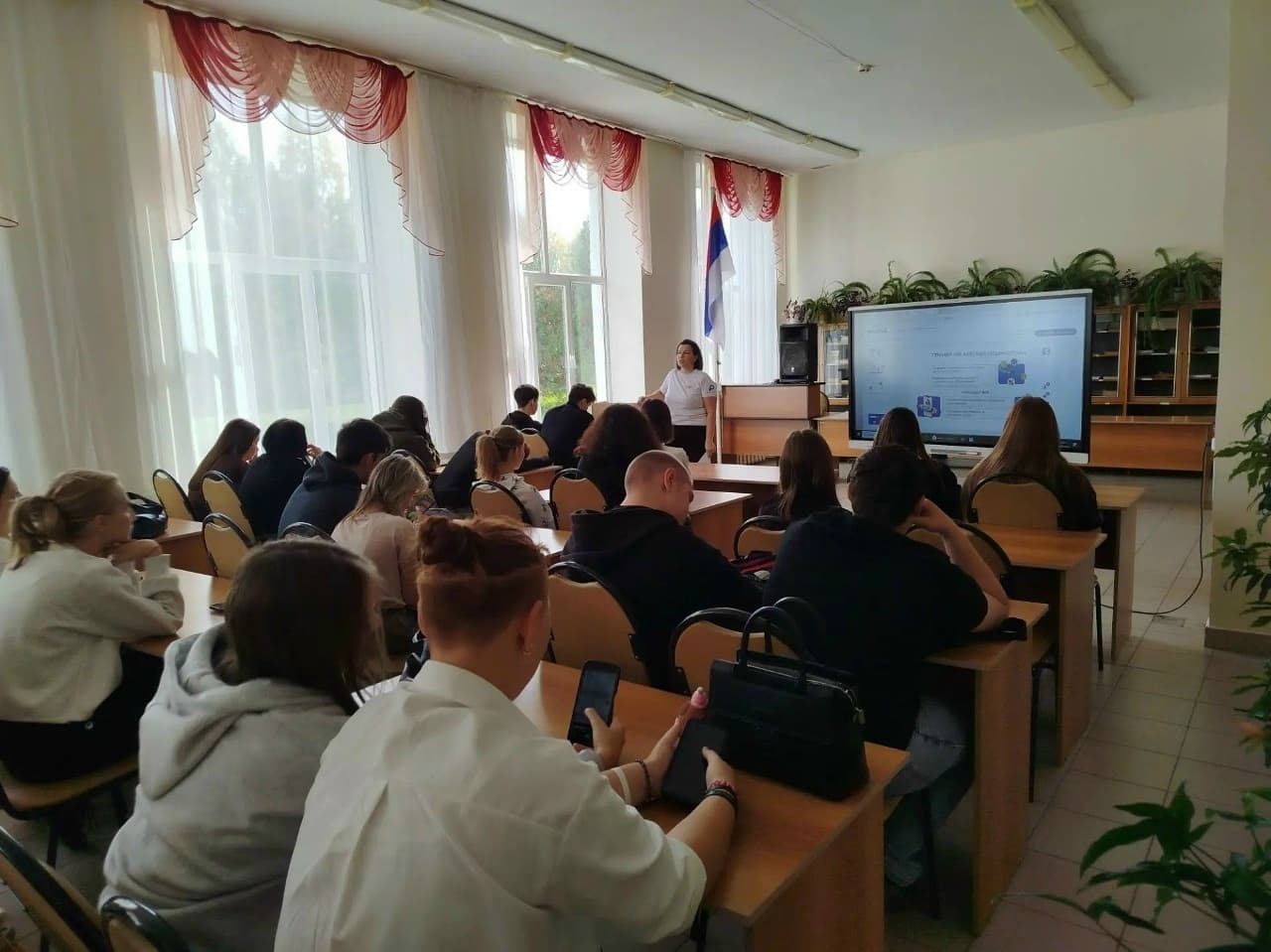 В Савальском политехникуме поговорили о защите от мошенников