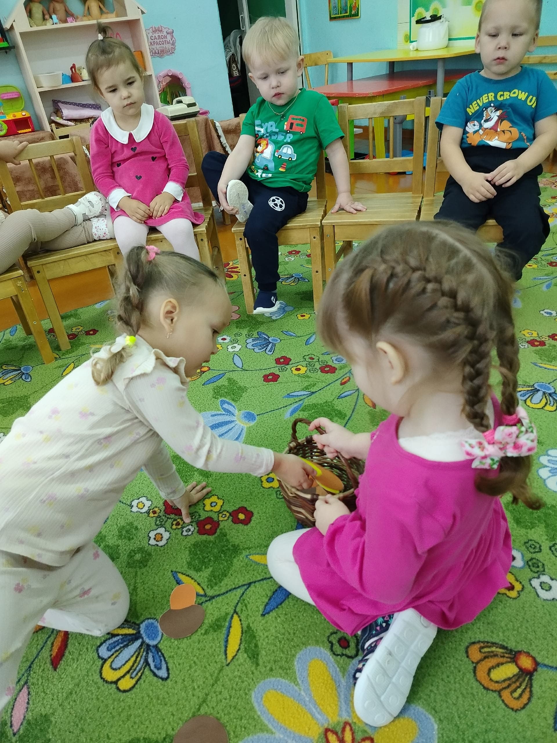 В детском саду «Карамельки» дети изучают осенний урожай