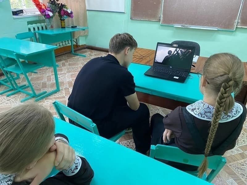 В школе села Аджим показали фильм «Шумшу. Последний бой»